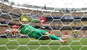 Bruno Guimarães desperdiça pênalti pelo Brasil contra a Noruega na Copa