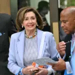 Marido de Nancy Pelosi bate em carro e foge do local na Califórnia