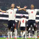 Inglaterra venceu o México por 3 a 2 no Estádio Azteca, eliminou os anfit