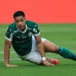 Vitor Roque fica perto de retorno no Palmeiras, e uruguaios se reapresentam