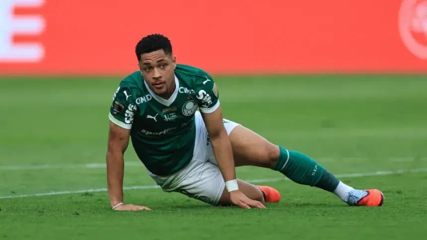 Vitor Roque fica perto de retorno no Palmeiras, e uruguaios se reapresentam