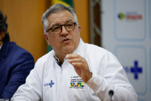 Padilha: Investigação vai decidir uso da vacina da dengue - 06/07/2026 - Equilíbrio e Saúde