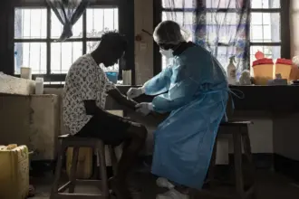 Surto de Ebola ainda está em "fase de expansão" na RD Congo, diz OMS