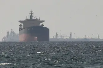 Preços do petróleo disparam após novos ataques e sanções dos EUA ao Irã