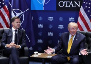 Após nova troca de ataques, Trump diz que acordo de paz com Irã 'acabou'