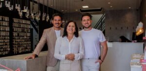Solange Coelho e os filhos Thomas (à esq.) e Jonathas são donos da Rahra