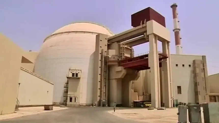 Ataque dos EUA atingiu área próxima a usina nuclear, diz autoridade do Irã
