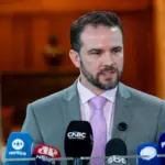 Governo anuncia restrições e advertências à propaganda de bets