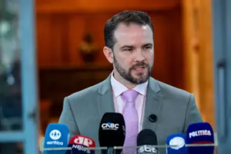 Governo anuncia restrições e advertências à propaganda de bets