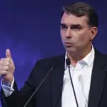 Flávio Bolsonaro reforça ofensiva no Ceará antes de decisão do PL sobre apoio a Ciro Gomes