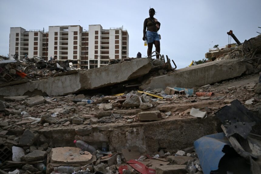 'A vida parou': venezuelanos cavam entre escombros duas semanas após terremoto