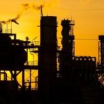 AIE, que representa os 33 maiores consumidores do mundo, diz que o consumo global de petróleo deve recuar 1 milhão de barris por dia neste ano