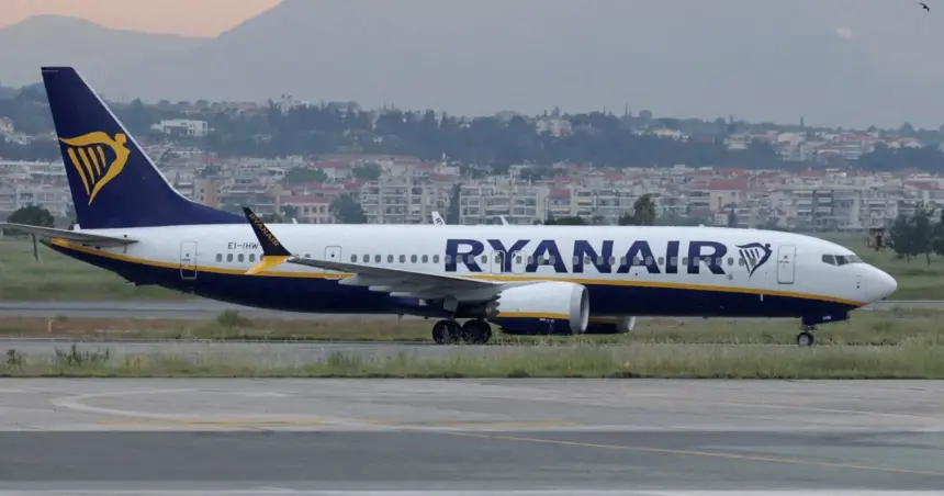 Passageiro é sugado para fora de avião "até os ombros" após janela quebrar