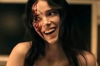Inde Navarrette é Nikki, a garota enfeitiçada no estranho terror