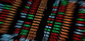 Mercado foi influenciado positivamente pela divulgação da inflação oficial no Brasil para o mês de junho, que desacelerou ante maio, no ambiente doméstico, e pela estabilização do preço do petróleo, no exterior
