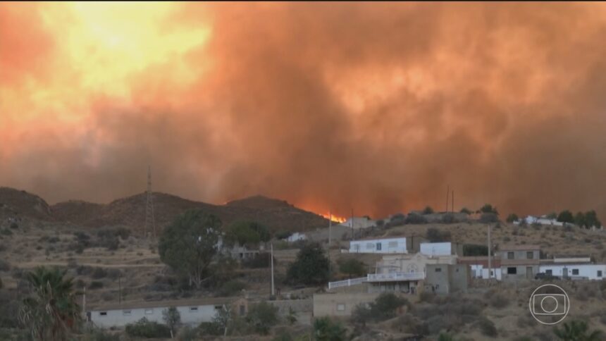 Incêndio florestal na Espanha: Casal é resgatado com queimadura grave