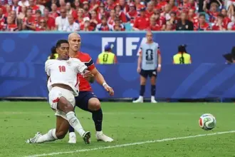 Bellingham marca, iguala Kane e entra na briga pela artilharia da Copa