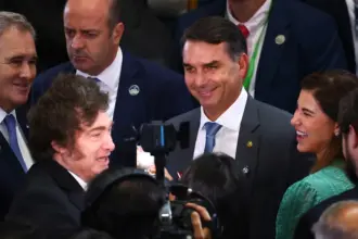 Milei diz que virá ao Brasil para lançamento da candidatura de Flávio Bolsonaro