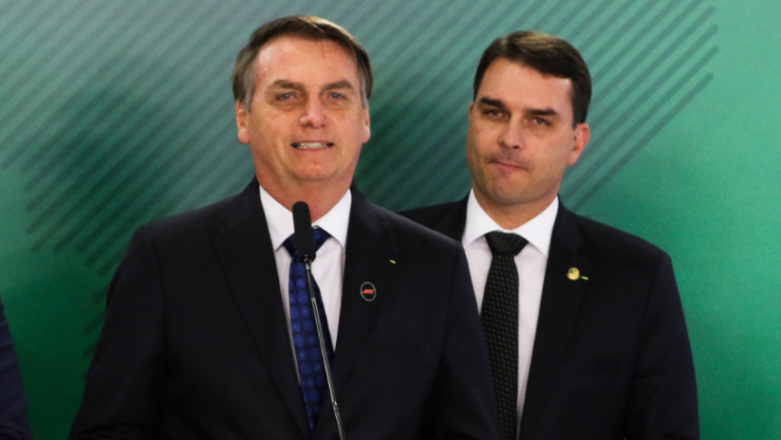 Bolsonaro não está submetido a uma "pena de silêncio", diz especialista