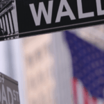 Dólar é influenciado por petróleo novamente perto dos US$ 90 o barril e balanços de bancos nos EUA