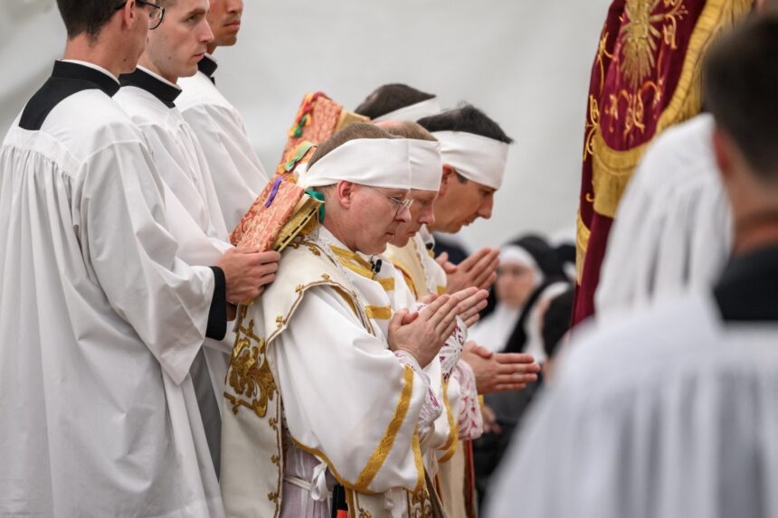 Grupo ultraconservador excomungado pelo Vaticano recorre da decisão