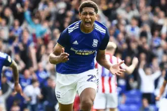 Destaque da Copa, Bellingham já teve camisa aposentada por clube inglês