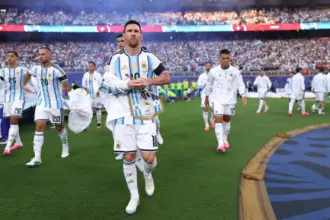 O que a Argentina precisa mudar contra Inglaterra após sustos no mata-mata