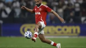 São Paulo consulta Internacional em busca de troca pelo volante Thiago Maia