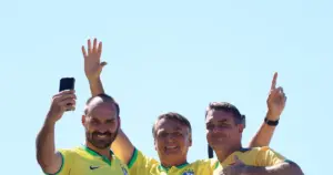 Análise: atribuir tarifaço ao bolsonarismo é superestimar família Bolsonaro