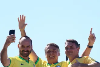 Análise: atribuir tarifaço ao bolsonarismo é superestimar família Bolsonaro