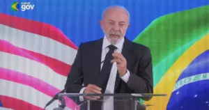 Brasil diz que novo tarifaço é "marco lastimável" e que usará reciprocidade