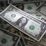 Mercado repercute tarifaço dos EUA ao Brasil; dólar abre em alta