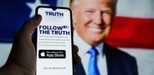 Trump Media & Technology Group revelou serviço pago que dará a bancos e corretoras acesso mais rápido a publicações de contas influentes do Truth Social, como a do presidente Donald Trump
