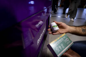 Brasil passa a produzir principal remédio para HIV do SUS - 16/07/2026 - Equilíbrio e Saúde