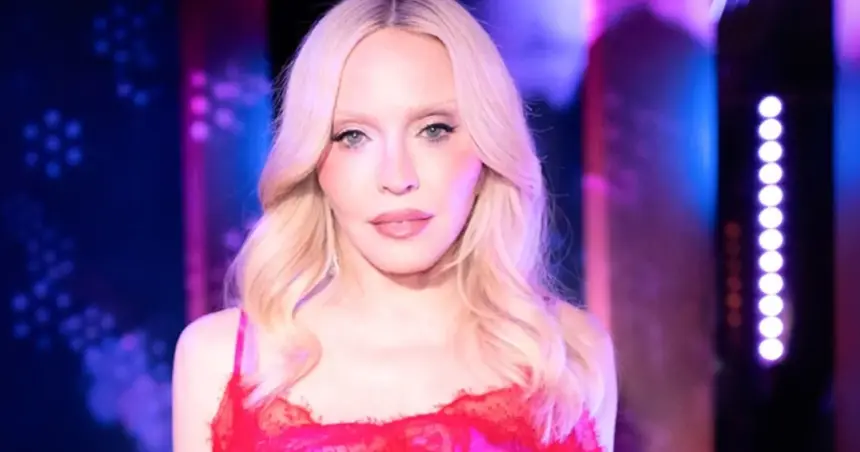 Madonna republica clipe de IA com jogadores da Argentina se beijando