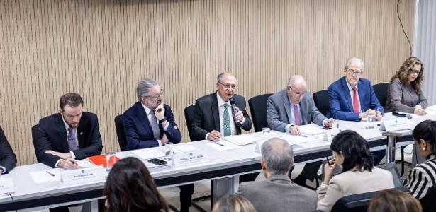 Governo anuncia programa de apoio a empresas atingidas por tarifaço