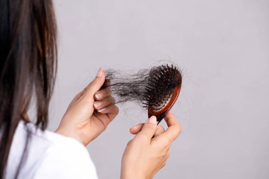 Entenda por que o cabelo pode cair mais no inverno - 17/07/2026 - Equilíbrio
