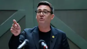 Futuro primeiro-ministro, Andy Burnham promete política menos tóxica no Reino Unido