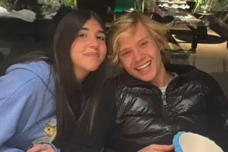 Aos 15 anos, filho de Adriane Galisteu aparece com namorada pela 1ª vez