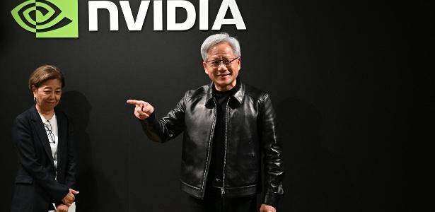 Fifa transforma entrevista em Fan Fest bagunçada