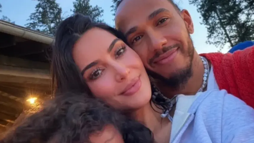 Lewis Hamilton assume namoro com Kim Kardashian em álbum romântico nas redes sociais