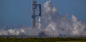 16.jul.26 - O Starship e o propulsor Super Heavy v3 da SpaceX abortaram automaticamente a ignição antes de seu 13º voo de teste, a partir do complexo de lançamento da SpaceX em Starbase, Texas, EUA
