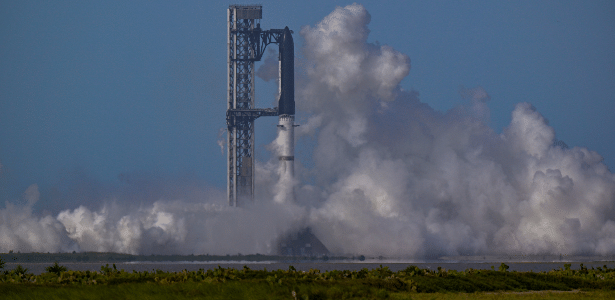 16.jul.26 - O Starship e o propulsor Super Heavy v3 da SpaceX abortaram automaticamente a ignição antes de seu 13º voo de teste, a partir do complexo de lançamento da SpaceX em Starbase, Texas, EUA