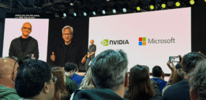 02.jun.26 - O CEO da NVIDIA, Jensen Huang, fala por vídeo com o CEO da Microsoft, Satya Nadella, em conferência em São Francisco, Califórnia, EUA
