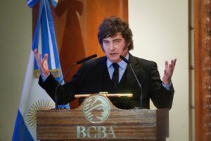 Javier Milei decreta feriado nacional após eliminação da Argentina na Copa