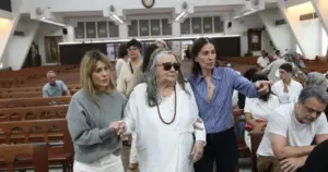 Familiares e amigos marcam presença em missa de um ano de Preta Gil