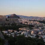 Homem esfaqueia turistas perto da Acrópole em Atenas, na Grécia