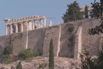 Homem ataca dois turistas com faca na Grécia perto de sítio arqueológico