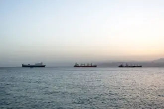 "Serão nossos alvos", Houthis alertam navios sobre passagem no Mar Vermelho