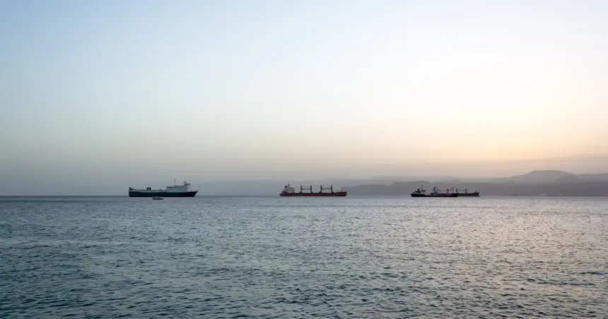 "Serão nossos alvos", Houthis alertam navios sobre passagem no Mar Vermelho